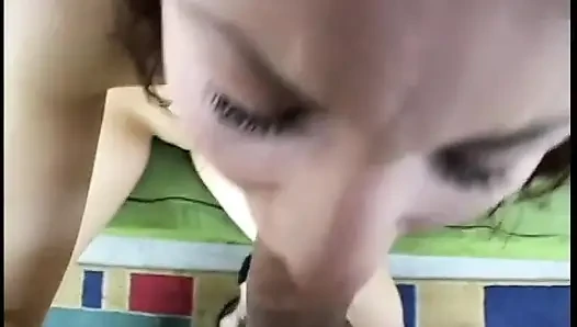 Azgın hatun sert bir direğin ıslak amına girmesini seviyor