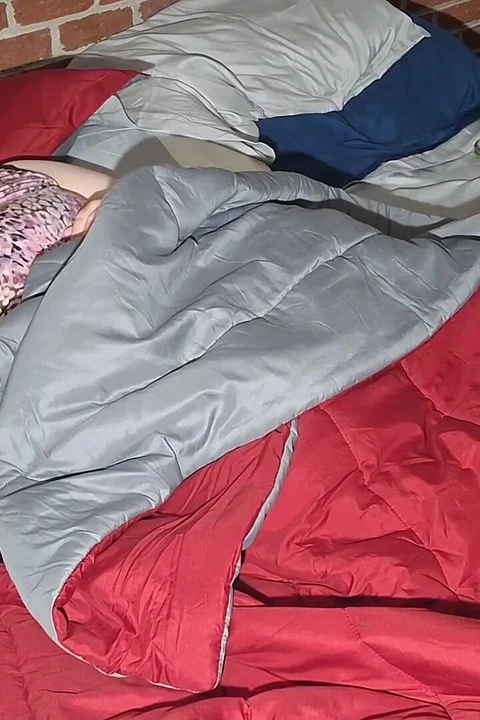 Stepdad Gone She in Bed Naked Stepmother Suck It 5 Mins Before He Walk Through Door From Work