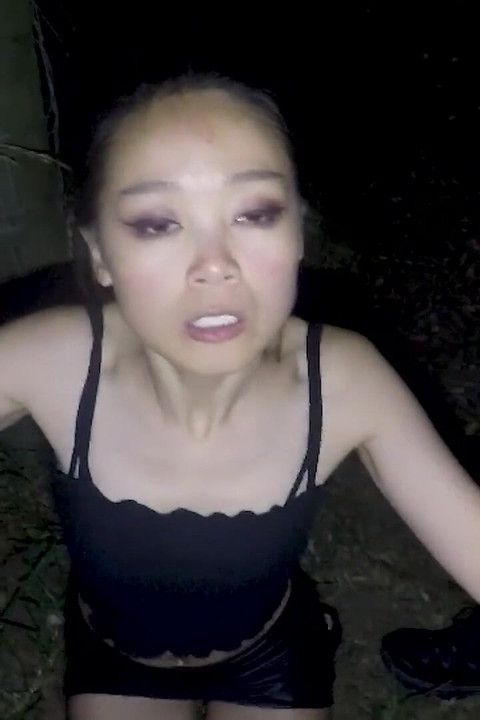 สาวเอเชียน้ําแตกท่าหมาวัยรุ่น