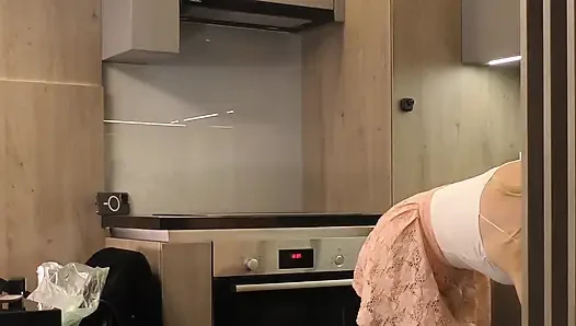 Big boobs blonde hot college girl in a mini skirt do house chores and fl...