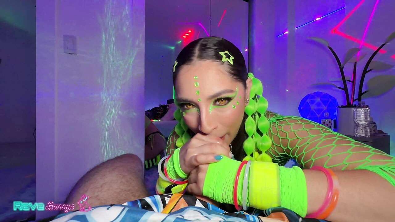 Madison Wilde Glows Electric Under UV And Runs The Whole Room!