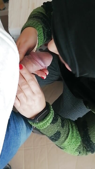 Suami saya ada di lantai atas di apartemen, dan kekasih saya adalah saya di lantai bawah di ruang bawah tanah yang dingin.