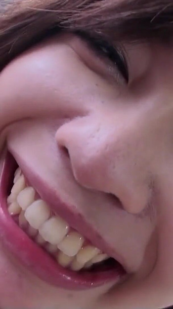 Erőteljes pillanat a "Szőrös japán tini elcsábít a cenzúrázatlan JAV POV Creampie Fuck by Old Guy" -tól