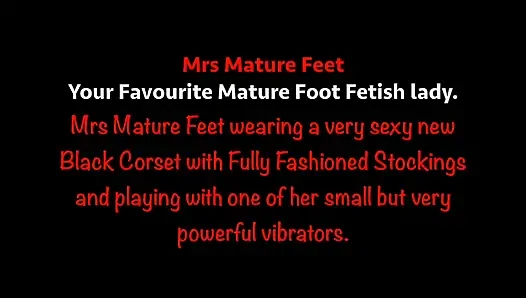 Mrs Mature Feet Toying in Fully Fashioned Stockings 434