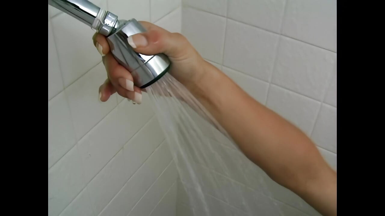 Egy nagy fekete fasz egy gyönyörű fiatal barnának