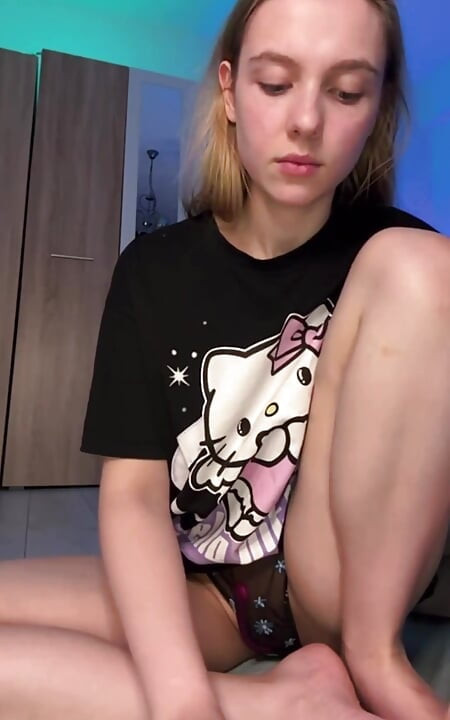 Roze perfect poesje vingeren met grote dildo