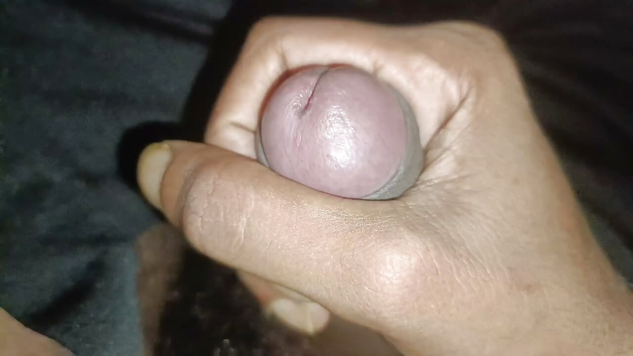 少年男孩晚上打飞机射精
