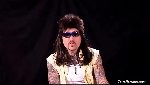 Teri Weigel sevimli Michelle Lay ile lezbiyen oluyor