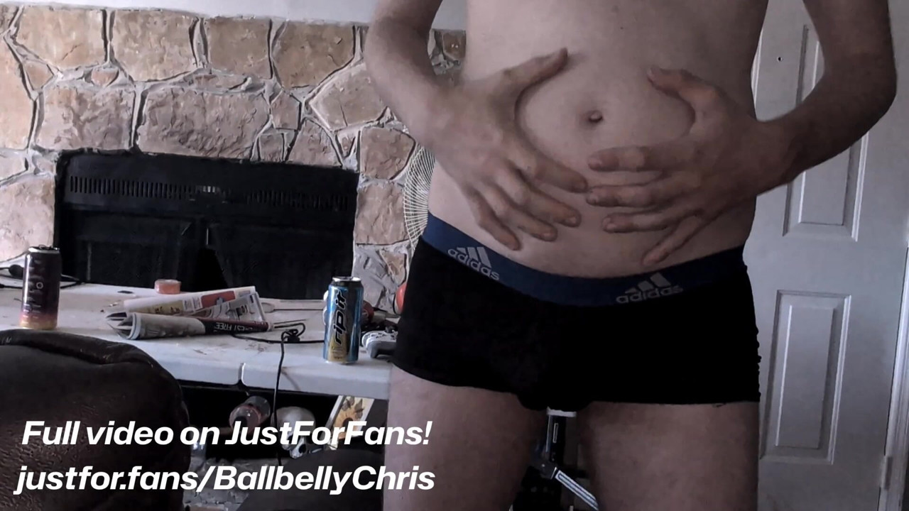 Mannens mage spretter etter å ha drukket en mistenkelig drikke