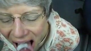 Бабушка ест мою сперму