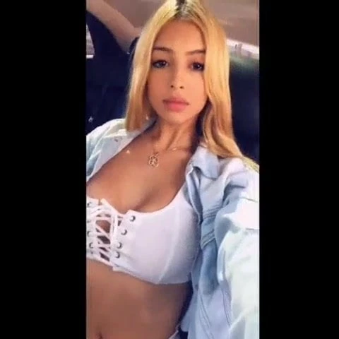Brenda jane cho thấy mình