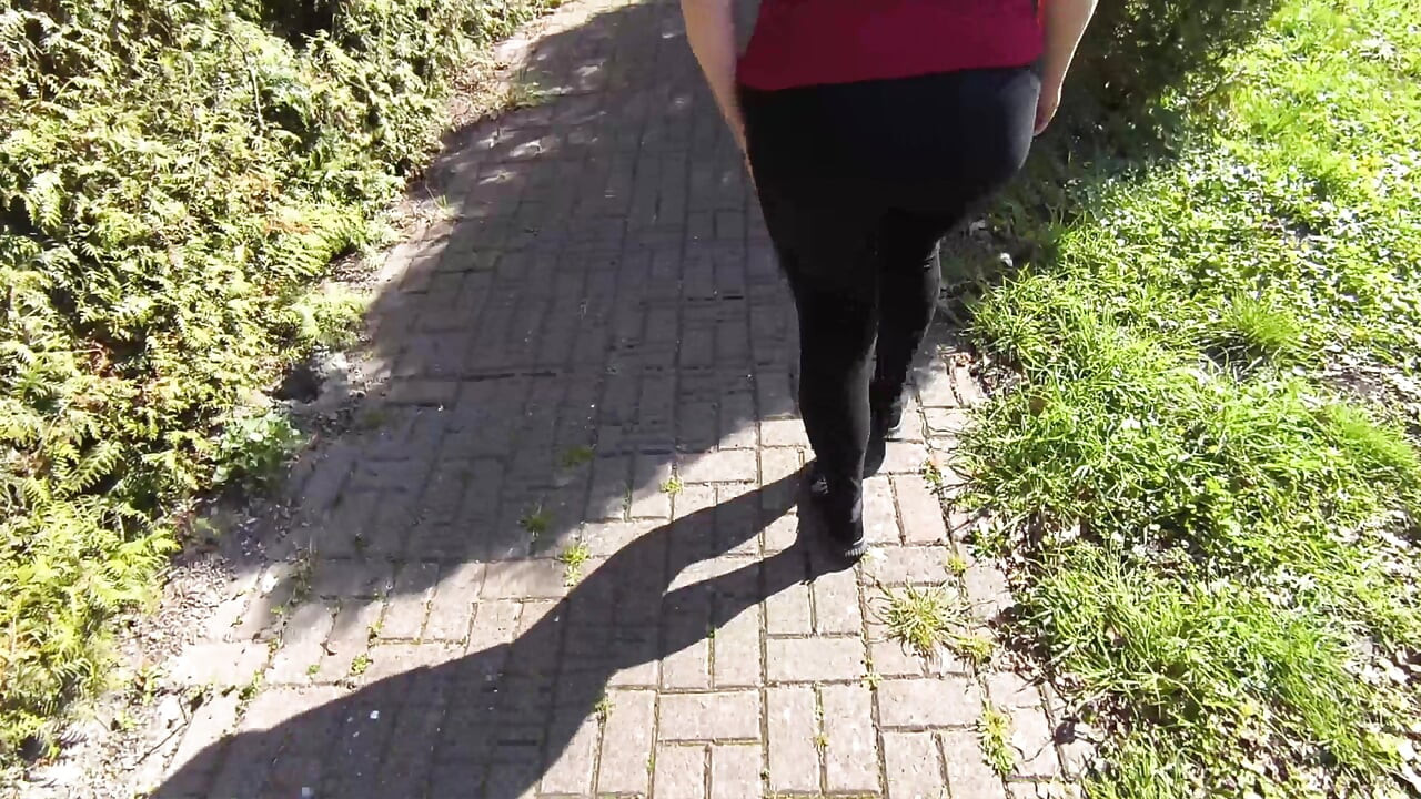 Cycki i tyłek walenie w miejsce do grillowania