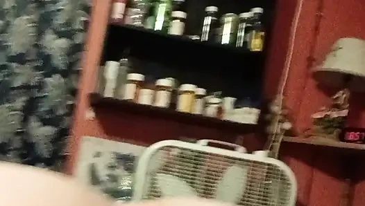 Yalıyor ve sikişiyor