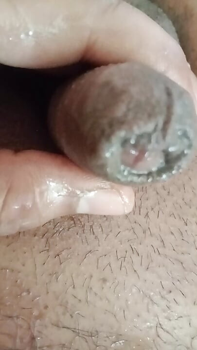 Look at the correct way of masturbation, look at how the college girl masturbated and shook her penis, it was fun, look