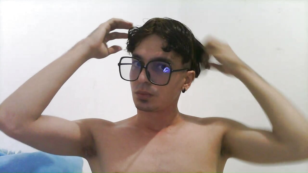 Mi vecino se puso a culear con el novio y me dio ganas de sacarme leche