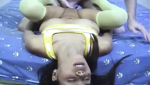 Exclusive - cewek amatir filipino dengan toket besar lagi asik nyepong kontol, dientot habis-habisan di atas ranjang, dientot gaya spooning, crot di mulut, video fab buatan sendiri.