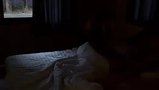 Istri saya suka pamer.