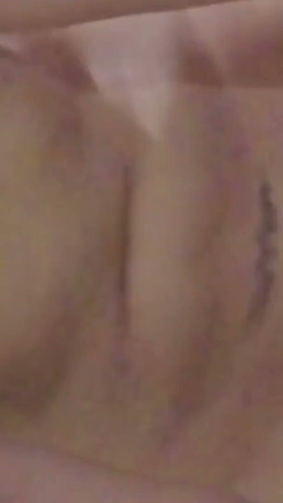 Viralni indonezijski porno - Moj prijatelj zadovoljio želje moje lijepe supruge, a sada je postala kurva | Isječak 3