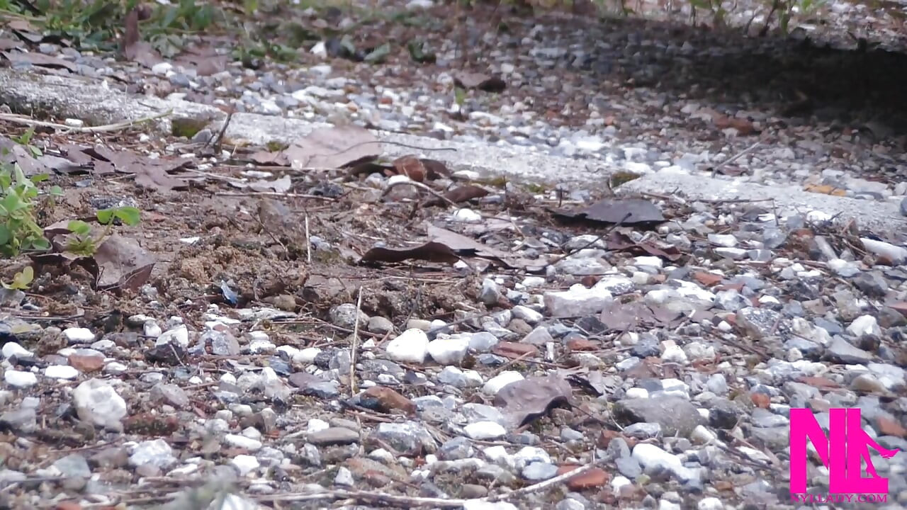 Cavando sujo miry gravel em minhas bombas de salto alto