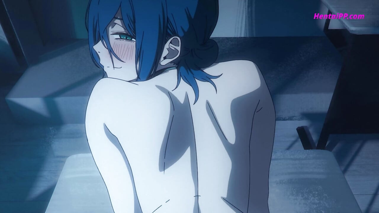Denji 從後面操 Reze，抓住她的臀部，當他射在裡面時，她咬了他的手臂