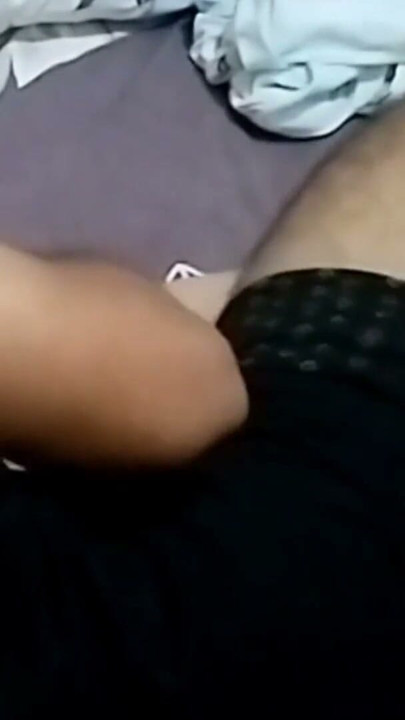 Nevasta mea vrea să încerce un vibrator pe pizda ei cremoasă. Se simte bine, cuplu adevărat de casă care încearcă ceva nou | Clip 1