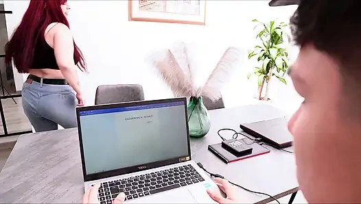 Ne Lezzetli Göğüsler! Oda Arkadaşım Göğüs Dekoltesiyle Beni Tahrik Ediyor, Çok Isınıyor Ve Benden Süt Istiyor