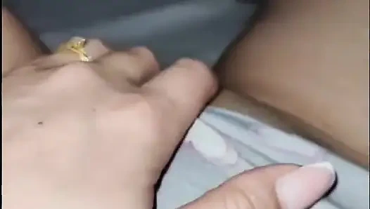 Evde tek başına mastürbasyon yapıyor