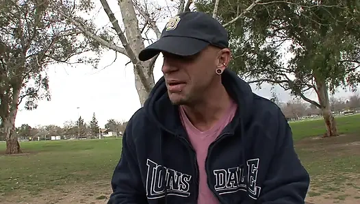 Грудастую брюнетку отшпилили в хардкорном куколд-экшене