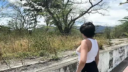 Sexy Girl Who Asks Me to Take Her Home Because the Motorcycle Is Broken, in Exchange for Helping Her She Lets Me Fuck Her.