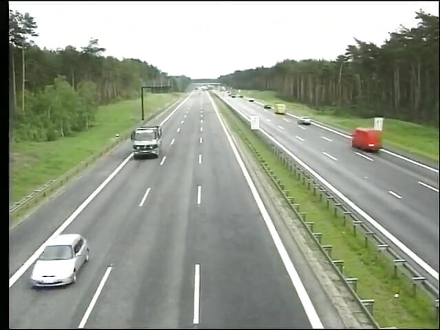 Amatőr szvingerek basznak a szabadban egy bárban