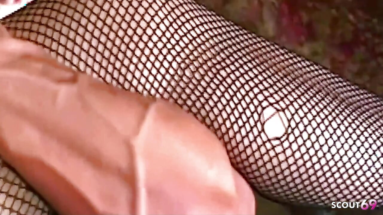 MILF Faith Leon with a Hairy Pussy Gives a Guy a Deepthroat and Gets Fucked