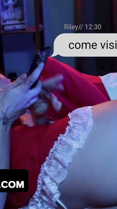 Yardım et, sürtük üvey kuzenim üvey babamı baştan çıkardı! - DadCrush | Klip 1