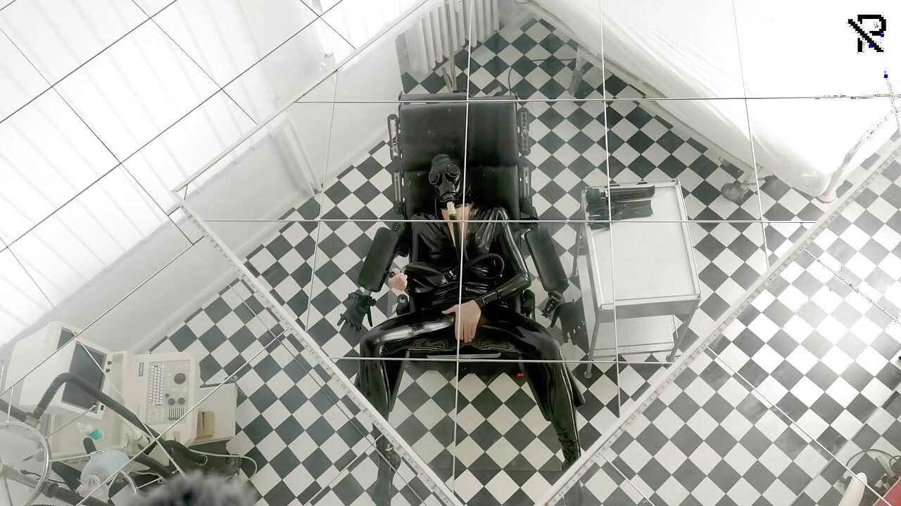 Solo Gasmask Games in the Rubber Clinic Part One