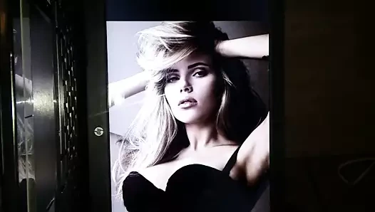 Scarlett johansson boşalmak haraç
