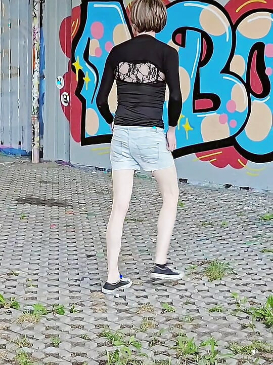 Annemieke Risky Flashing and Peeing