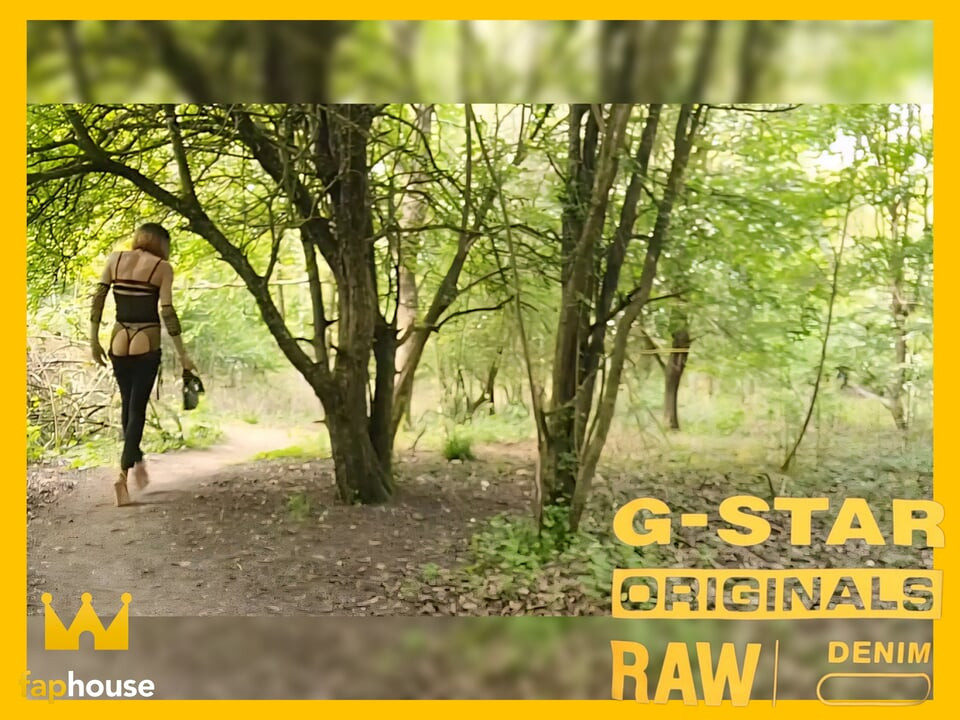 A Transvestite Whore in Jean's G-star Raw Shows off to the Watchers in the Forest of Brunoy at the Napolon Vanessabitchx