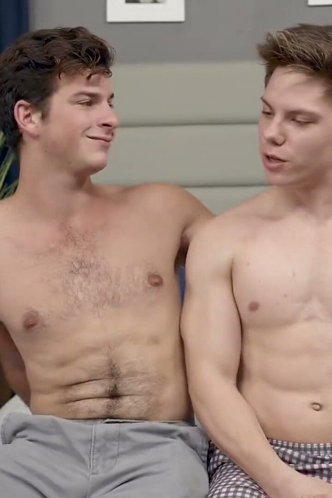 Sean cody - merobek riley melatih si archie pemalu untuk berperan sebagai penangkap anal dan dientot habis-habisan sampai dicrot di dalam