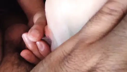 Sepong kontol ceroboh sama satpam gara-gara telan spermanya. Enak banget!