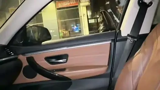 Utangaç Kübalı, sonra dönüşüyor, beni seviyor ve emiyor