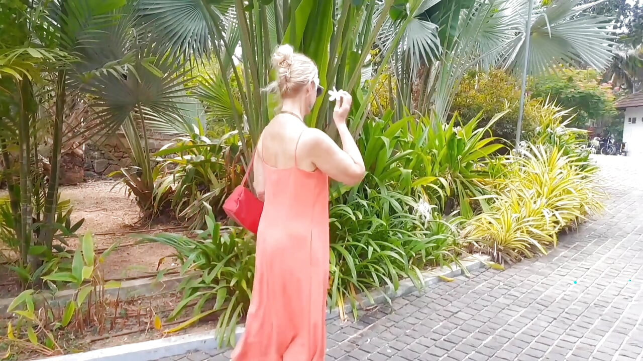 Người vợ tóc vàng trưởng thành thích quan hệ tình dục hàng ngày