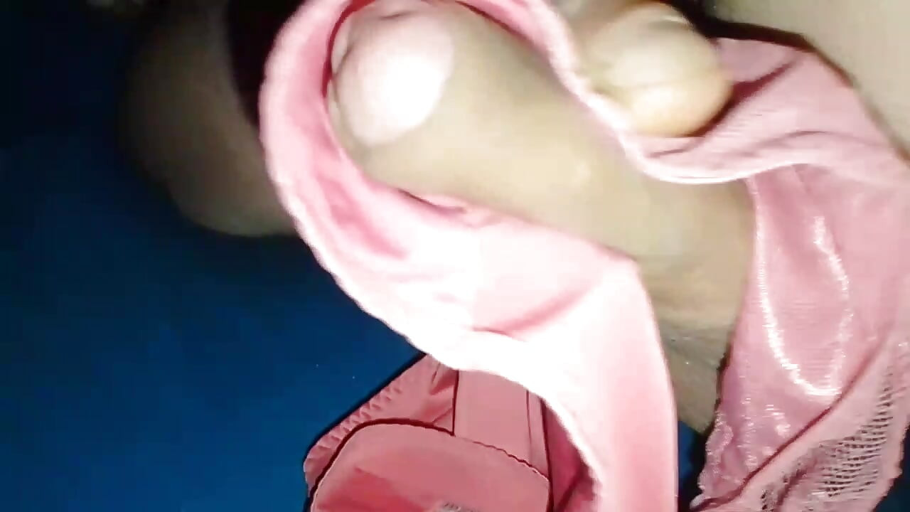 パンティに精液を