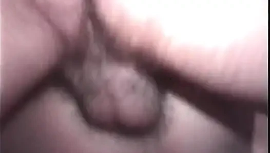 Olgun orta yaşlı seksi kadın kalın yarağı götüne sokuyor