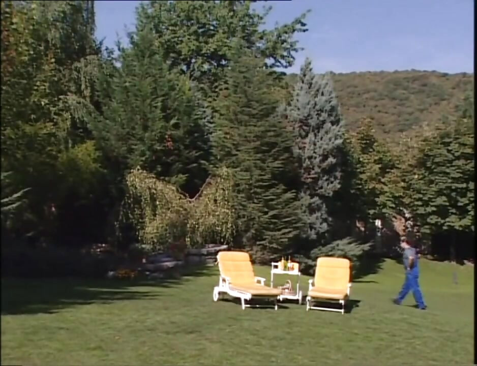 Licking fucking big dick sucking threesome in the garden