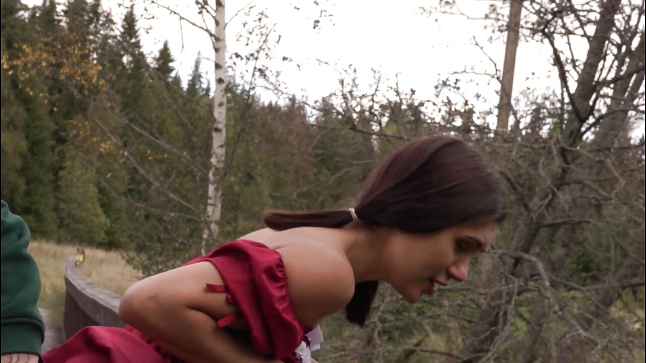 A Walk in Nature, I Fucked My Brunette Girlfriend on the Bridge and Filled Her Mouth