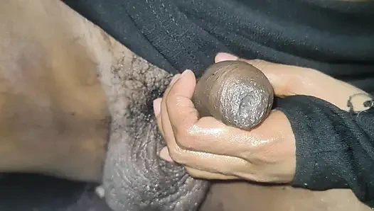 Hintli üvey anne üvey oğluna çiftin nasıl sikişip tadını çıkarmasını öğretiyor ( Hintçe ses )