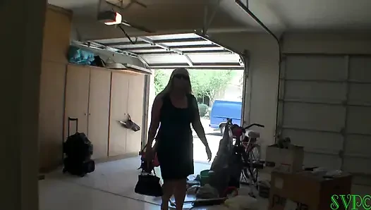 Genç erkek avcısı iri güzel üvey annem mastürbasyon yapmama yardım ediyor