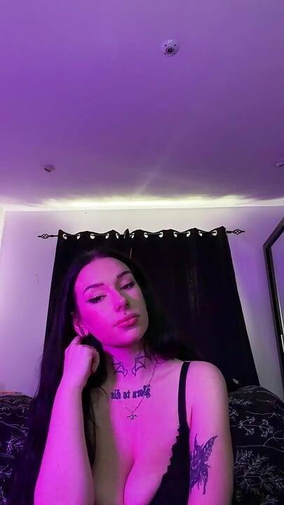 גותית בריטית זונה מדברת מלוכלך ASMR