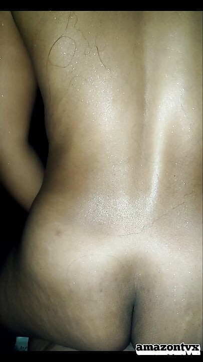 BELA VISTA DA BUNDA DA MEIA-IRMÃ ENQUANTO ELA CAVALGA MEU PAU