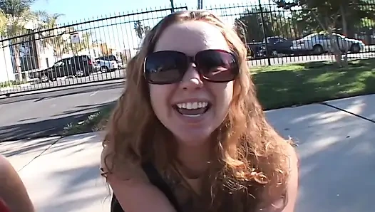 Gadis-gadis panas makan air mani setelah mengisap kontol besar dalam tenggorokan