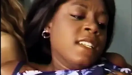 Gadis kulit hitam toket besar seksi suka kontol besar di mulut